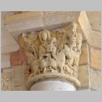 Saint-Benoit-sur-Loire, photo Patrick, flickr, Tour-porche - Chapiteau,4.jpg